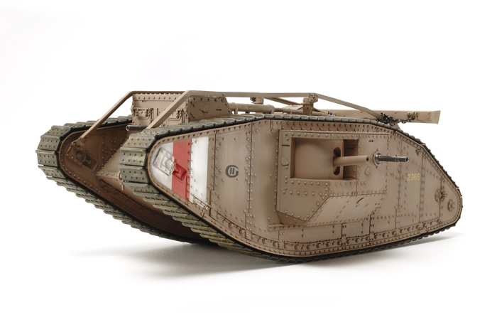 30057 Английский танк Mk.IV Male с пятью фигурами (набор 35339). В комплекте моторчик с редуктором. Tamiya