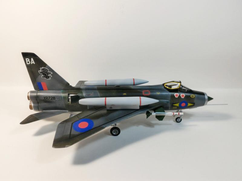 72025  Многоцелевой истребитель Лайтнинг ARK model