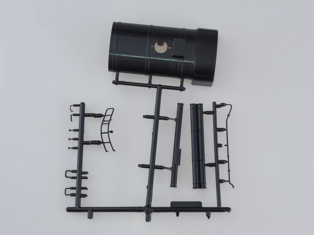 1056KIT Сборная модель  Автоцистерна АЦ-4,0 (ЗИЛ-131) AVD Models