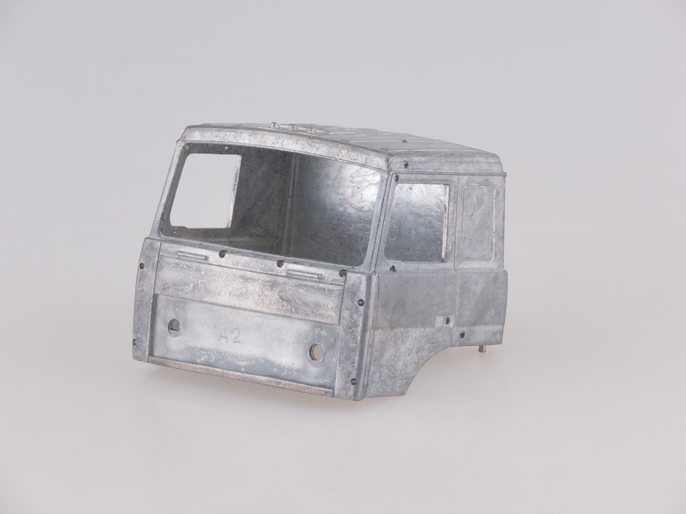 7040AVD Сборная модель МАЗ-6422 с полуприцепом МАЗ-9506-30 AVD Models