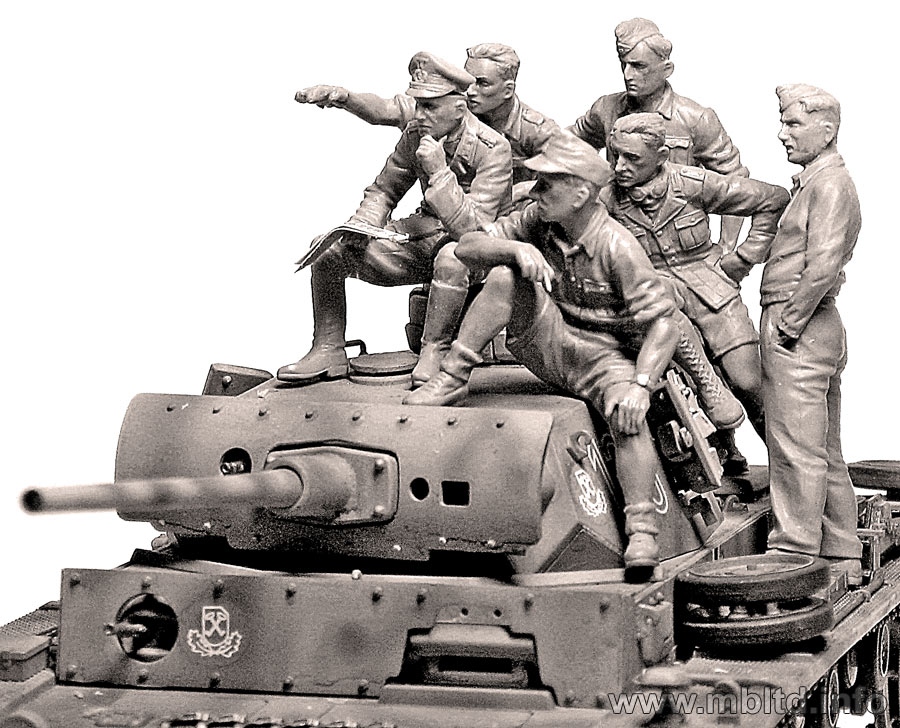 Набор фигурок MB3561 Роммель и немецкого танкиста, ДАК, WW II эпохи, фигуры Master Box (MB)