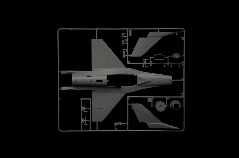 35105ИТ Самолет War Thunder: F-16C Fighting Falcon Italeri
