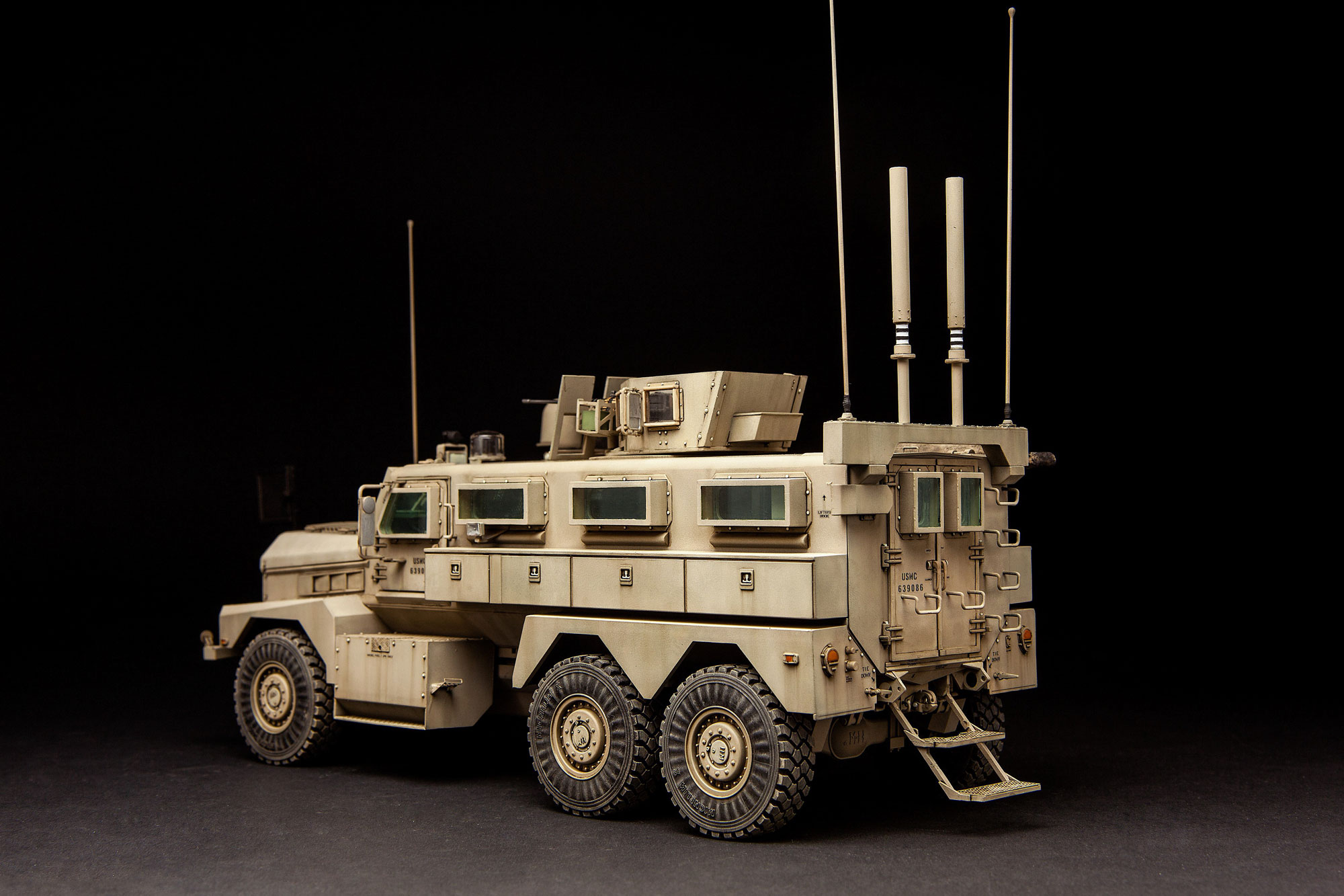 SS-005 U.S. COUGAR 6x6 MRAP VEHICLE Meng