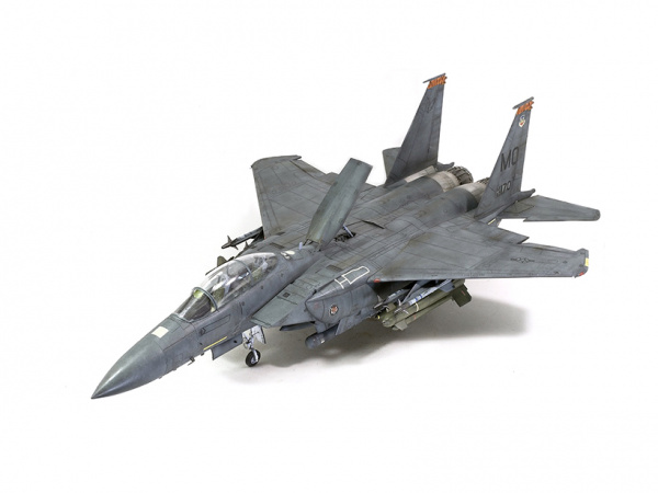 60312 BOEING F-15E Strike Eagle w/Bunker Buster Tamiya